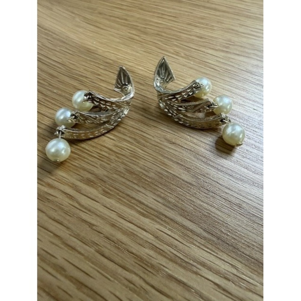 Vintage Gold Tone Leaf Faux Pearl Dangle Clip On Earrings Retro